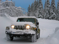 눈길_지프_자동차_운전_게임_(OFFROAD_SNOW_JEEP_PASSENGER_MOUNTAIN_UPHILL_DRIVING)_플레이장면